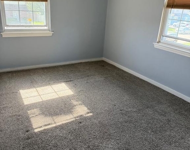 2248 Hollinshed Avenue - Photo Thumbnail 8