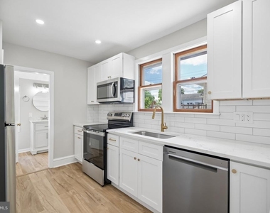 102 E Park Avenue - Photo Thumbnail 7