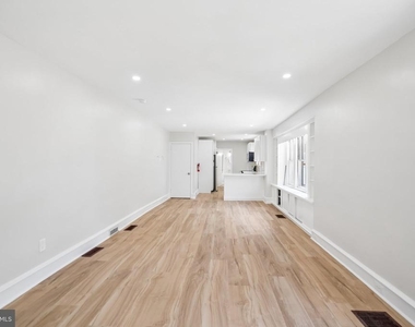 102 E Park Avenue - Photo Thumbnail 5