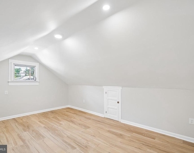 102 E Park Avenue - Photo Thumbnail 13