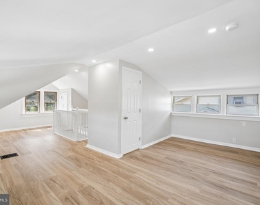 102 E Park Avenue - Photo Thumbnail 10