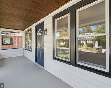 102 E Park Avenue - Photo Thumbnail 1