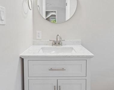 102 E Park Avenue - Photo Thumbnail 11