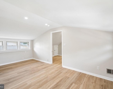 102 E Park Avenue - Photo Thumbnail 12
