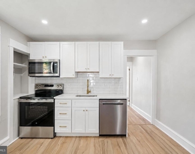 102 E Park Avenue - Photo Thumbnail 7