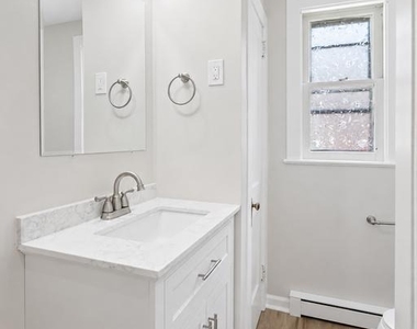 102 E Park Avenue - Photo Thumbnail 10