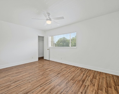 2401 Winsted Ln - Photo Thumbnail 15