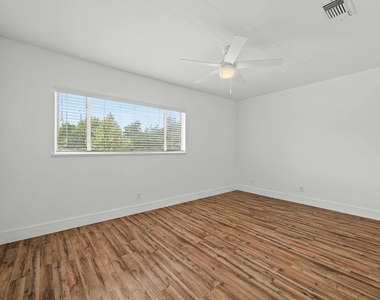 2401 Winsted Ln - Photo Thumbnail 13
