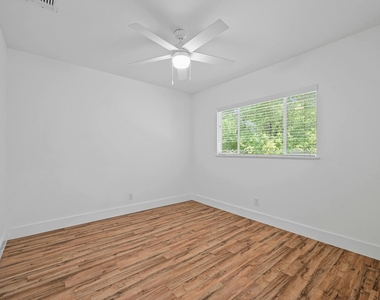 2401 Winsted Ln - Photo Thumbnail 17