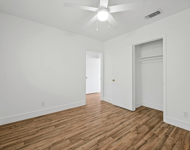 2401 Winsted Ln - Photo Thumbnail 18