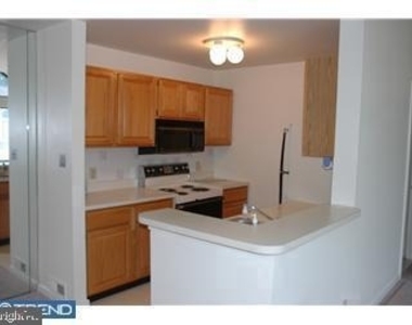 1605 Augusta Circle - Photo Thumbnail 10