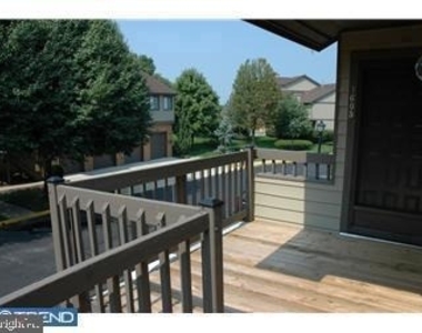 1605 Augusta Circle - Photo Thumbnail 3
