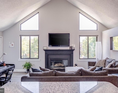1605 Augusta Circle - Photo Thumbnail 1