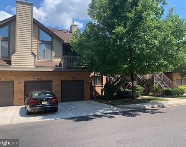 1605 Augusta Circle - Photo Thumbnail 4