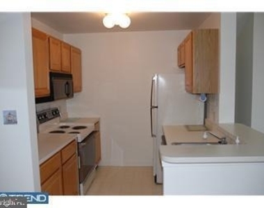 1605 Augusta Circle - Photo Thumbnail 9