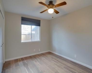 10110 Aspen St - Photo Thumbnail 11
