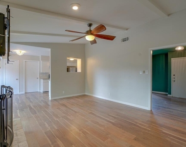 10110 Aspen St - Photo Thumbnail 3