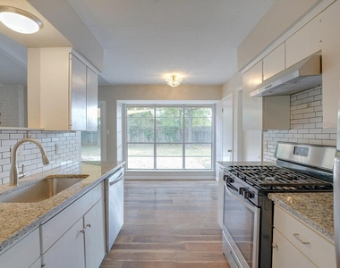 10110 Aspen St - Photo Thumbnail 7