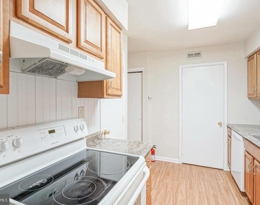 302 Kelly Cove - Photo Thumbnail 10