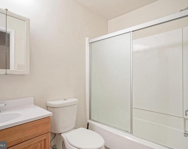 302 Kelly Cove - Photo Thumbnail 15