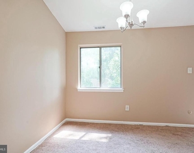 302 Kelly Cove - Photo Thumbnail 24