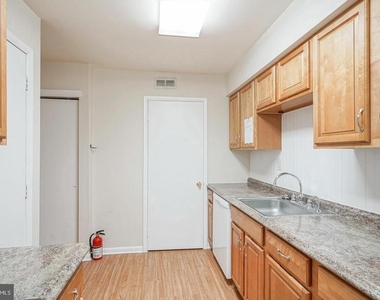 302 Kelly Cove - Photo Thumbnail 12