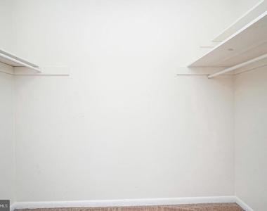 302 Kelly Cove - Photo Thumbnail 9