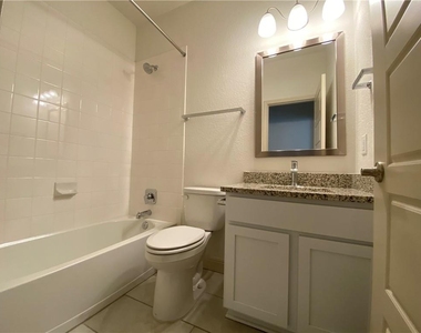 16500 Aventura Ave - Photo Thumbnail 8