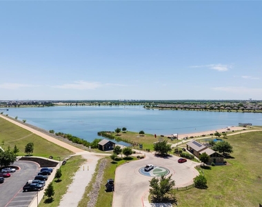 16500 Aventura Ave - Photo Thumbnail 22