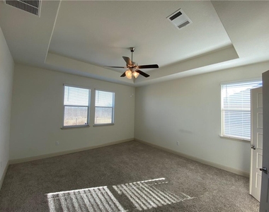 16500 Aventura Ave - Photo Thumbnail 17
