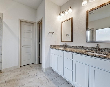 16500 Aventura Ave - Photo Thumbnail 3