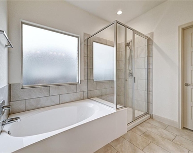 16500 Aventura Ave - Photo Thumbnail 4