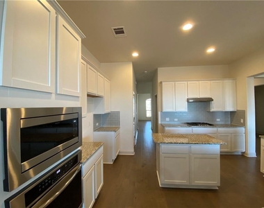 16500 Aventura Ave - Photo Thumbnail 12