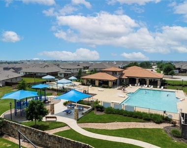 16500 Aventura Ave - Photo Thumbnail 23