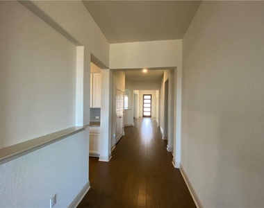 16500 Aventura Ave - Photo Thumbnail 16