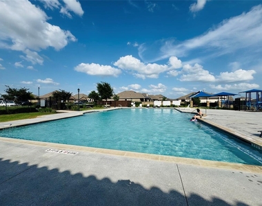 16500 Aventura Ave - Photo Thumbnail 26