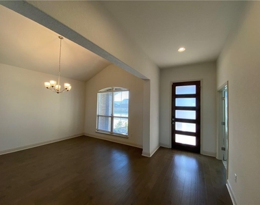 16500 Aventura Ave - Photo Thumbnail 6