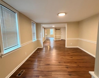 127 E Union Street - Photo Thumbnail 9
