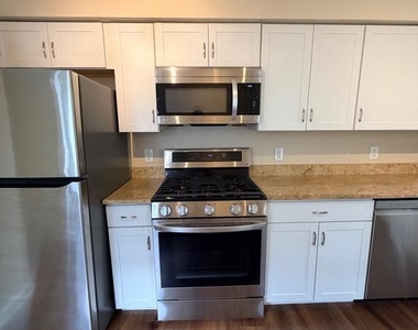 127 E Union Street - Photo Thumbnail 8