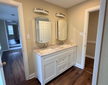 127 E Union Street - Photo Thumbnail 13