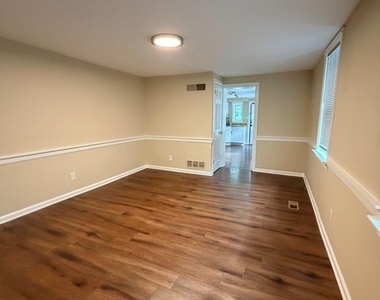 127 E Union Street - Photo Thumbnail 4