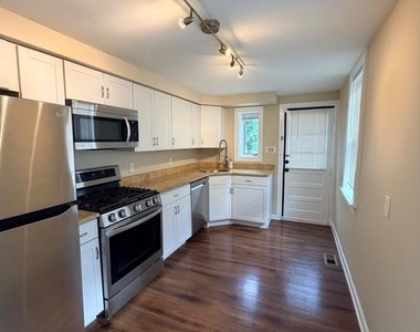 127 E Union Street - Photo Thumbnail 6