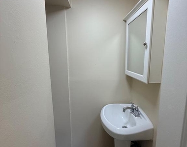 127 E Union Street - Photo Thumbnail 5
