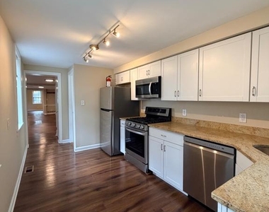 127 E Union Street - Photo Thumbnail 7