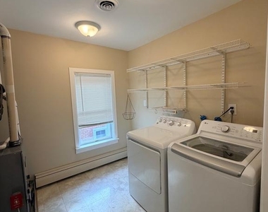 127 E Union Street - Photo Thumbnail 17