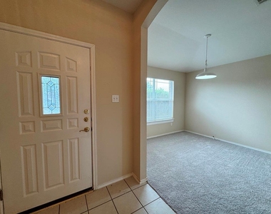 209 Katy B Ln - Photo Thumbnail 2