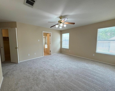 209 Katy B Ln - Photo Thumbnail 32