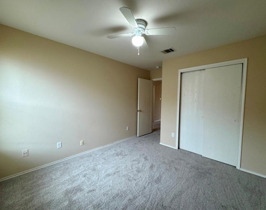 209 Katy B Ln - Photo Thumbnail 23