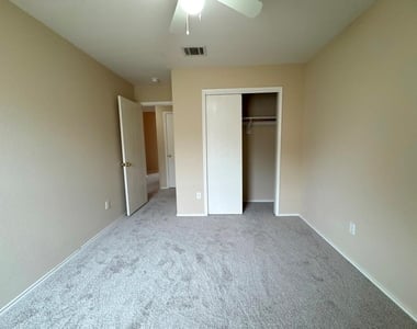 209 Katy B Ln - Photo Thumbnail 22
