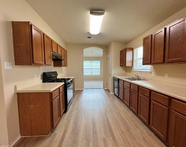 209 Katy B Ln - Photo Thumbnail 8